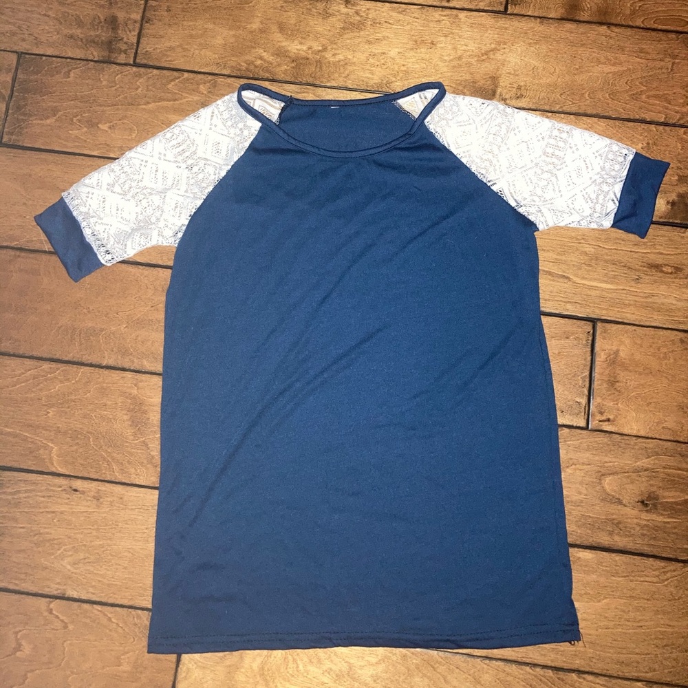 Blue Blouse with lace sleeves